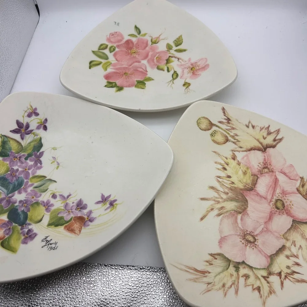 Vintage Holland Mold Triangular Floral Plates Set of 3 Signed Bert Lyerly 1961